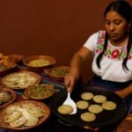 Bocoles con Frijol Parado y Salsa de Cuatetomate: Tradición Serrana de Puebla