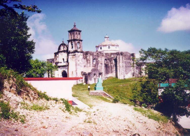 Iglesia Principal de Coatepec, Puebla - templo parroquial de San Bartolomé del siglo XVI
