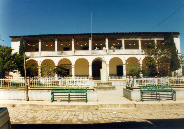 Presidencia y Parque Municipal de Coyomeapan, Pue.