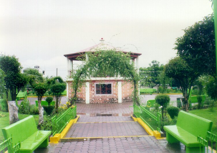 Vista Panorámica del Kiosko ubicado en el Parque Central de Domingo Arenas, Pue