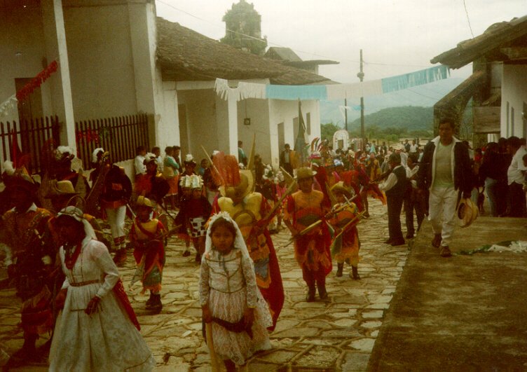 Danza de los San Migueles en Jonotla