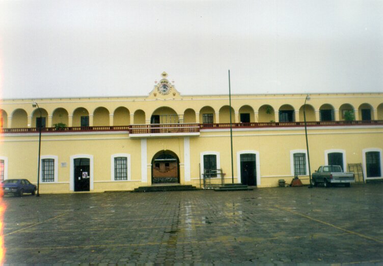 Entrada principal del Palacio Municipal, municipio Juan C. Bonilla, Pue.