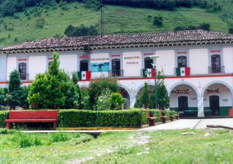 Parque y Palacio Municipal de Tepetzintla, Pue.