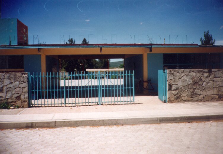 Escuela Primaria en Xochitlán de Todos los Santos, Pue